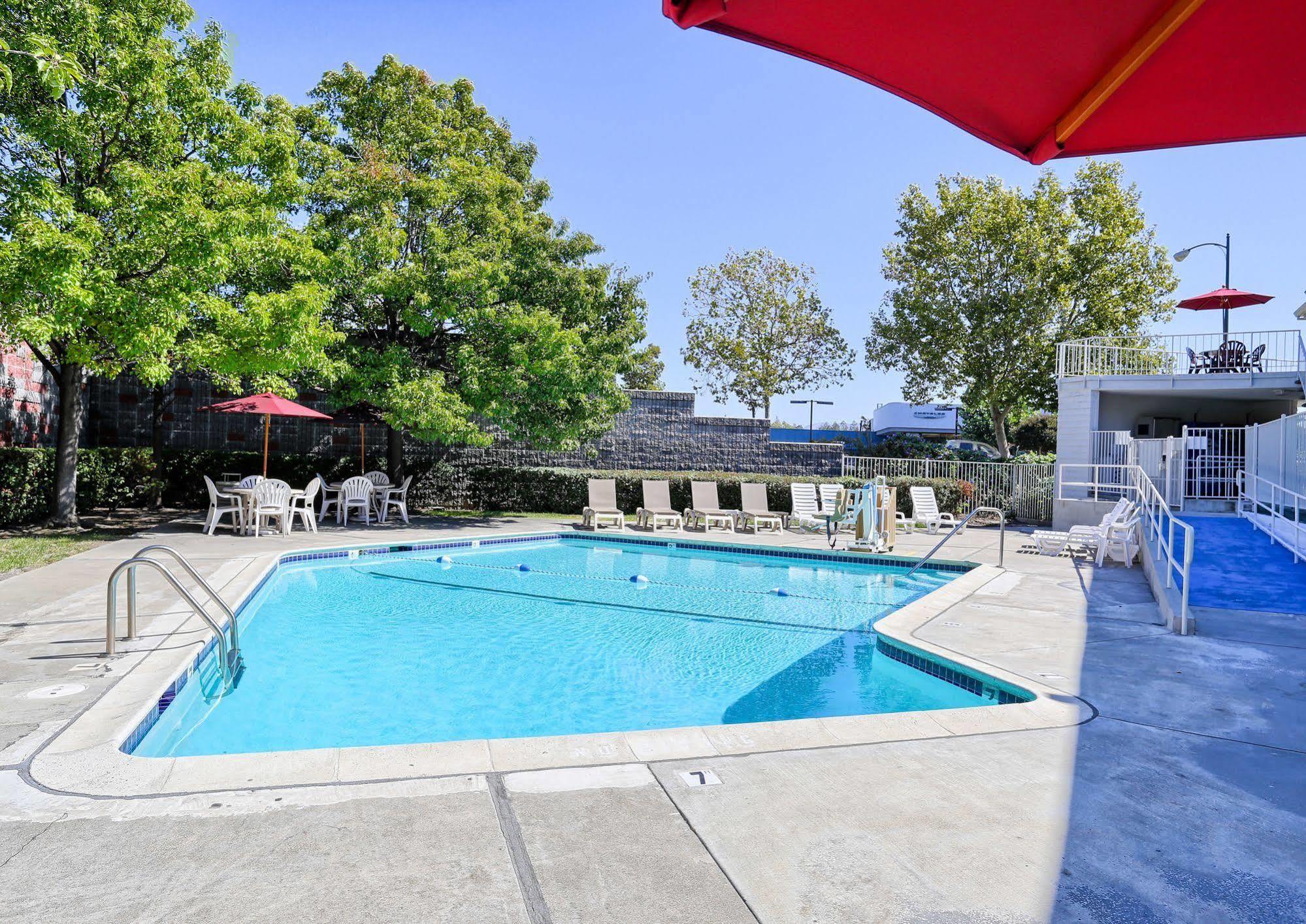 Park Inn By Radisson Walnut Creek Exterior photo